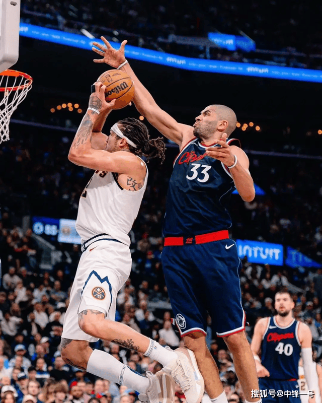 乐动体育-洛杉矶快船训练开放日，关键时刻防线松动引欢呼，亚冠在即，轮换策略成焦点-乐动体育